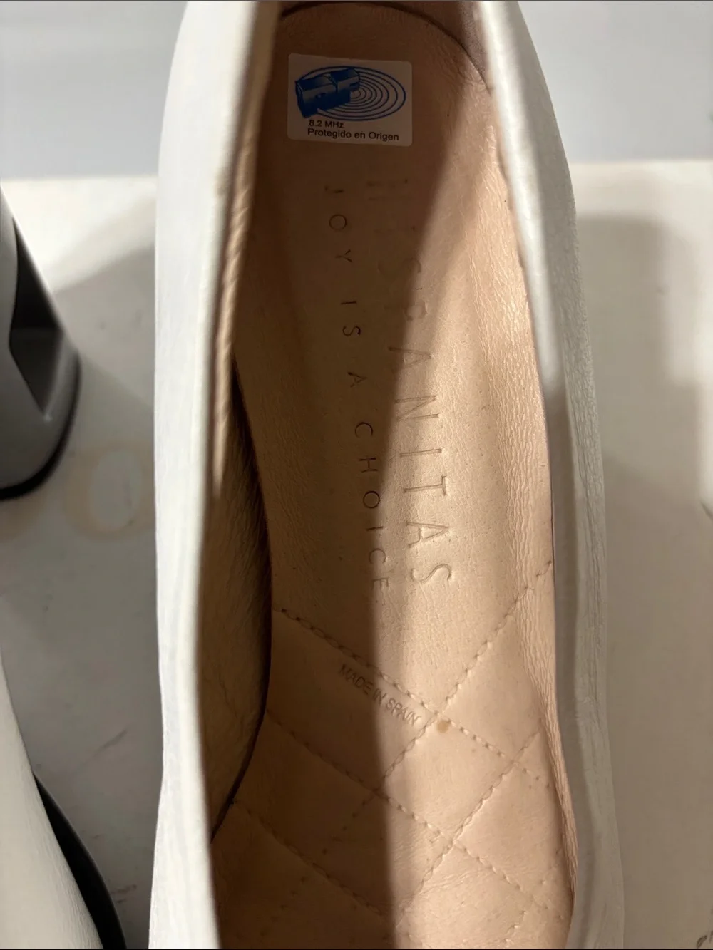 Hispanitas sleek white